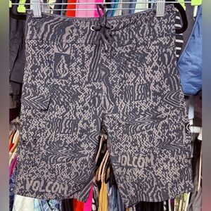 Volcom mod Tech boys EU 25 US 10 board cargo swim shorts unlined charcoal gray